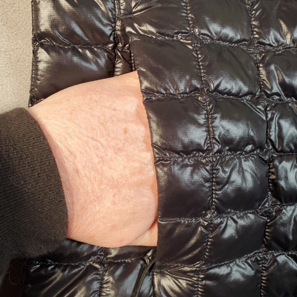 The North Face Puffer Vest Womens L Black Thermoball Quilted Eco Packable Hiking - Picture 4 of 12